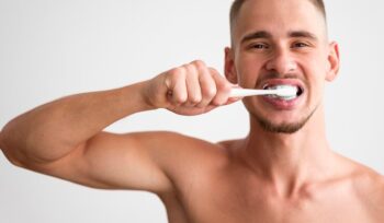 A importância da higiene bucal para a saúde dos dentes | Sayd Odontologia